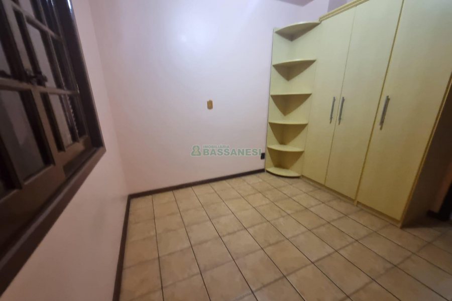 Casa com 366m², 5 dormitórios, 3 vagas, no bairro Desvio Rizzo em Caxias do Sul para Alugar