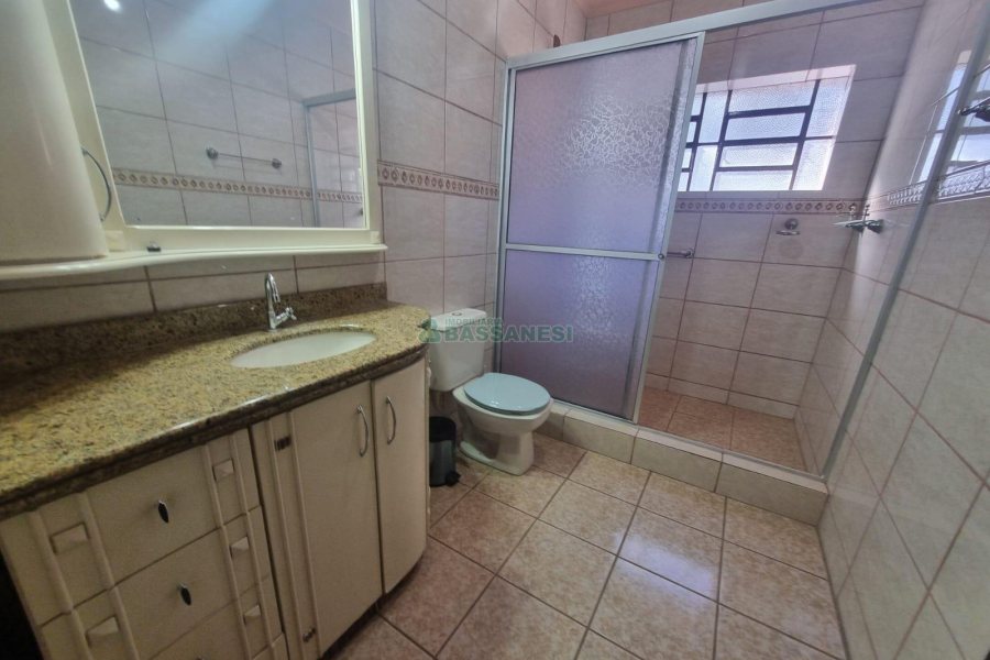 Casa com 366m², 5 dormitórios, 3 vagas, no bairro Desvio Rizzo em Caxias do Sul para Alugar