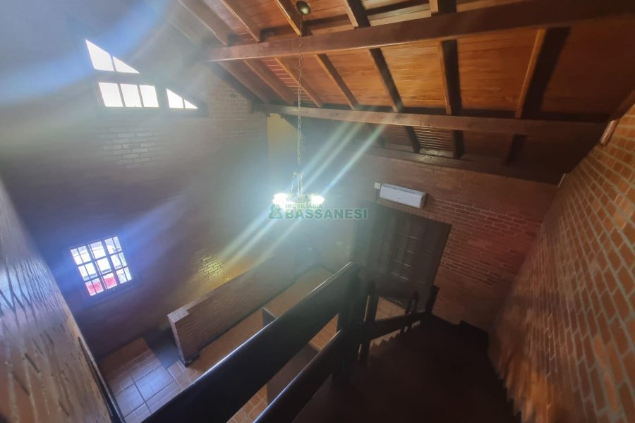 Casa com 366m², 5 dormitórios, 3 vagas, no bairro Desvio Rizzo em Caxias do Sul para Alugar