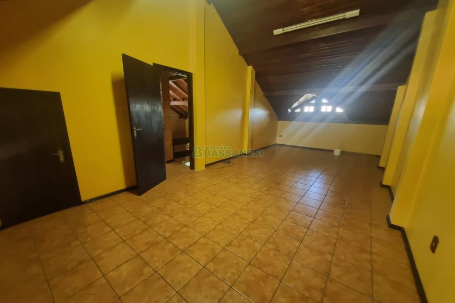 Casa com 366m², 5 dormitórios, 3 vagas, no bairro Desvio Rizzo em Caxias do Sul para Alugar