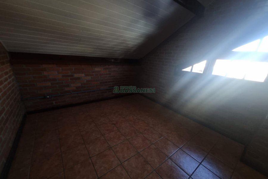 Casa com 366m², 5 dormitórios, 3 vagas, no bairro Desvio Rizzo em Caxias do Sul para Alugar