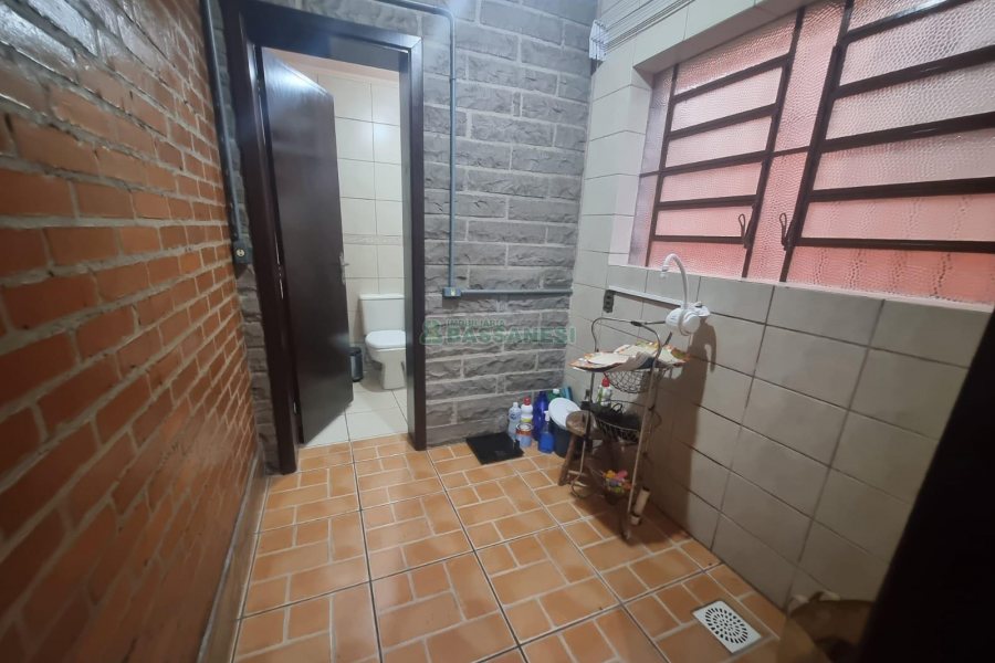 Casa com 366m², 5 dormitórios, 3 vagas, no bairro Desvio Rizzo em Caxias do Sul para Alugar