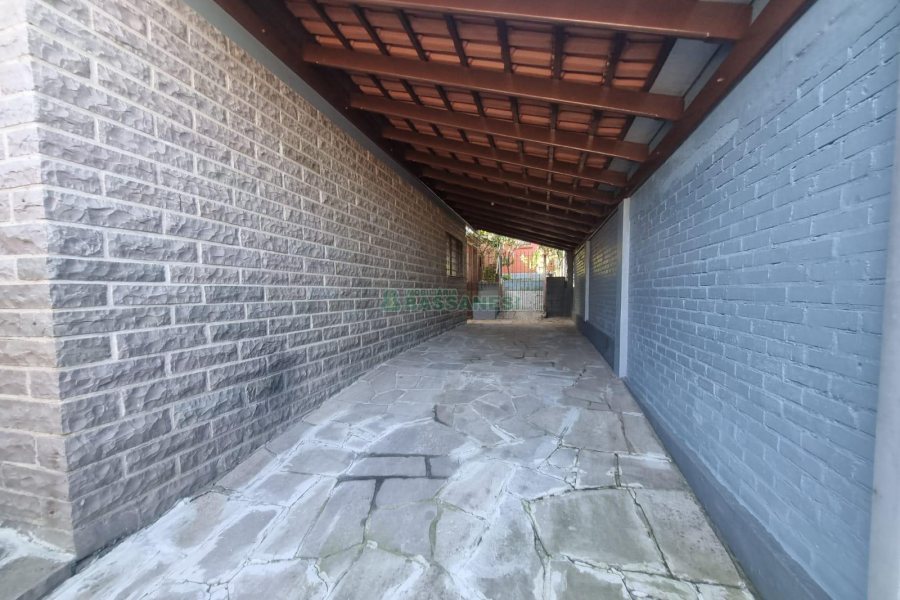 Casa com 366m², 5 dormitórios, 3 vagas, no bairro Desvio Rizzo em Caxias do Sul para Alugar