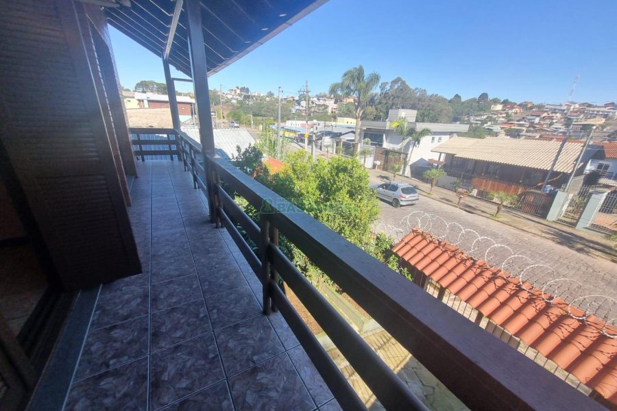 Casa com 366m², 5 dormitórios, 3 vagas, no bairro Desvio Rizzo em Caxias do Sul para Alugar