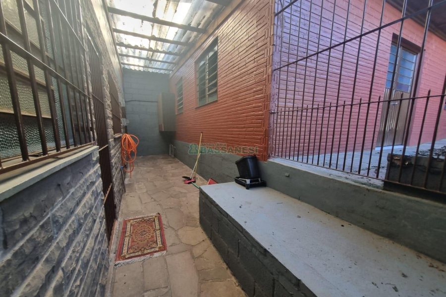 Casa com 366m², 5 dormitórios, 3 vagas, no bairro Desvio Rizzo em Caxias do Sul para Alugar