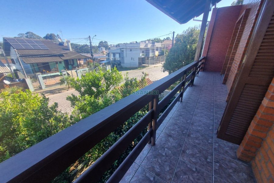 Casa com 366m², 5 dormitórios, 3 vagas, no bairro Desvio Rizzo em Caxias do Sul para Alugar
