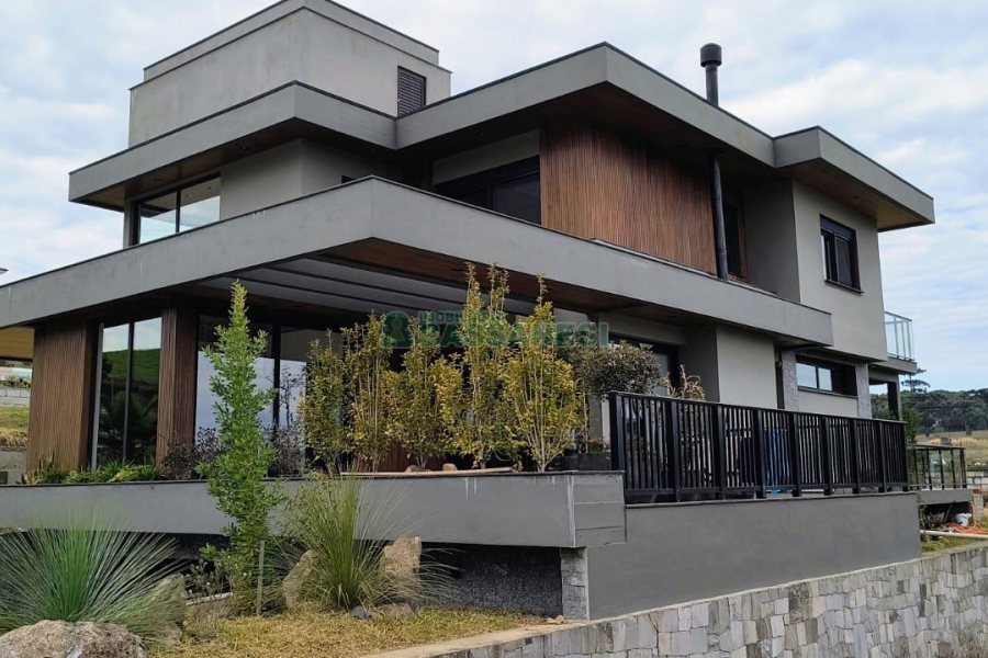 Casa com 426m², 3 dormitórios, 2 vagas, no bairro Nossa Senhora da Saúde em Caxias do Sul para Comprar