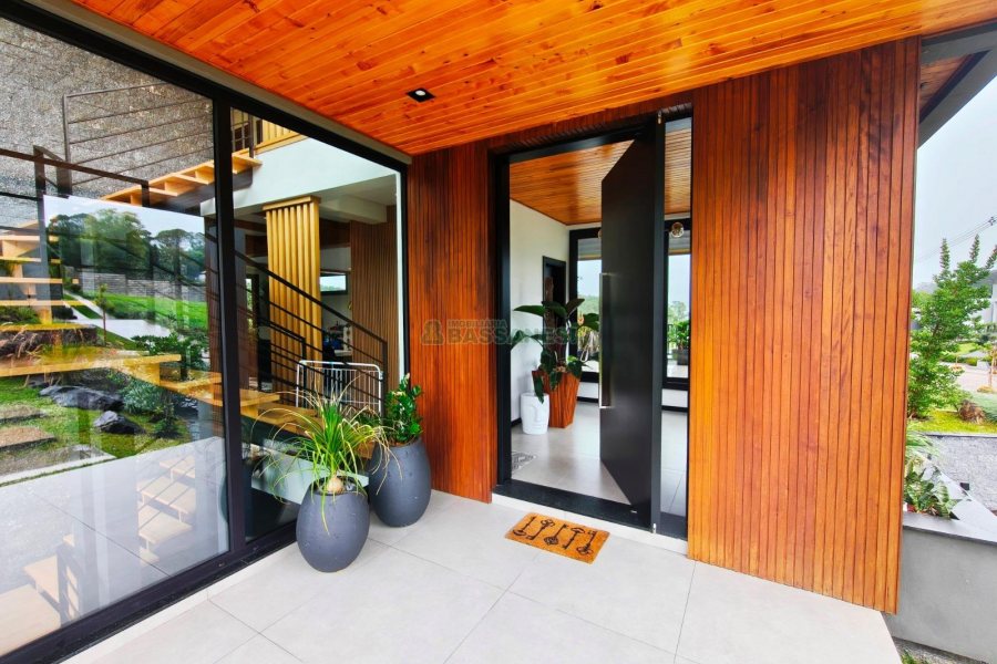 Casa com 426m², 3 dormitórios, 2 vagas, no bairro Nossa Senhora da Saúde em Caxias do Sul para Comprar