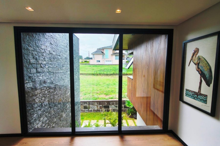 Casa com 426m², 3 dormitórios, 2 vagas, no bairro Nossa Senhora da Saúde em Caxias do Sul para Comprar