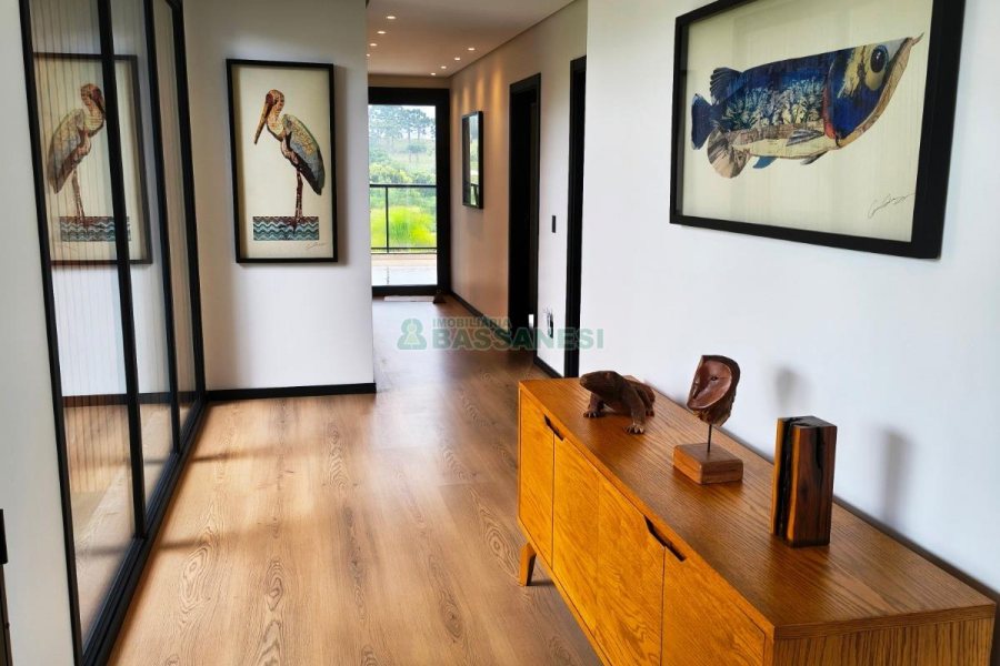 Casa com 426m², 3 dormitórios, 2 vagas, no bairro Nossa Senhora da Saúde em Caxias do Sul para Comprar