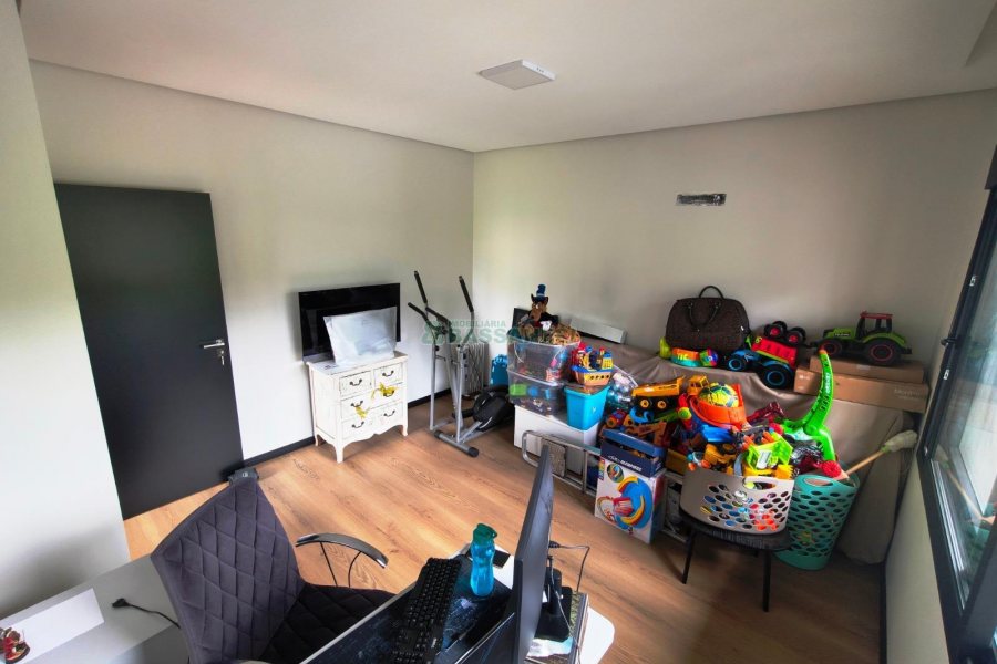 Casa com 426m², 3 dormitórios, 2 vagas, no bairro Nossa Senhora da Saúde em Caxias do Sul para Comprar