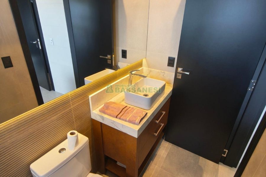 Casa com 426m², 3 dormitórios, 2 vagas, no bairro Nossa Senhora da Saúde em Caxias do Sul para Comprar