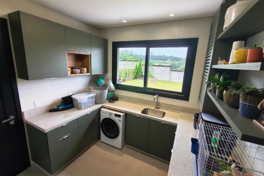 Casa com 426m², 3 dormitórios, 2 vagas, no bairro Nossa Senhora da Saúde em Caxias do Sul para Comprar