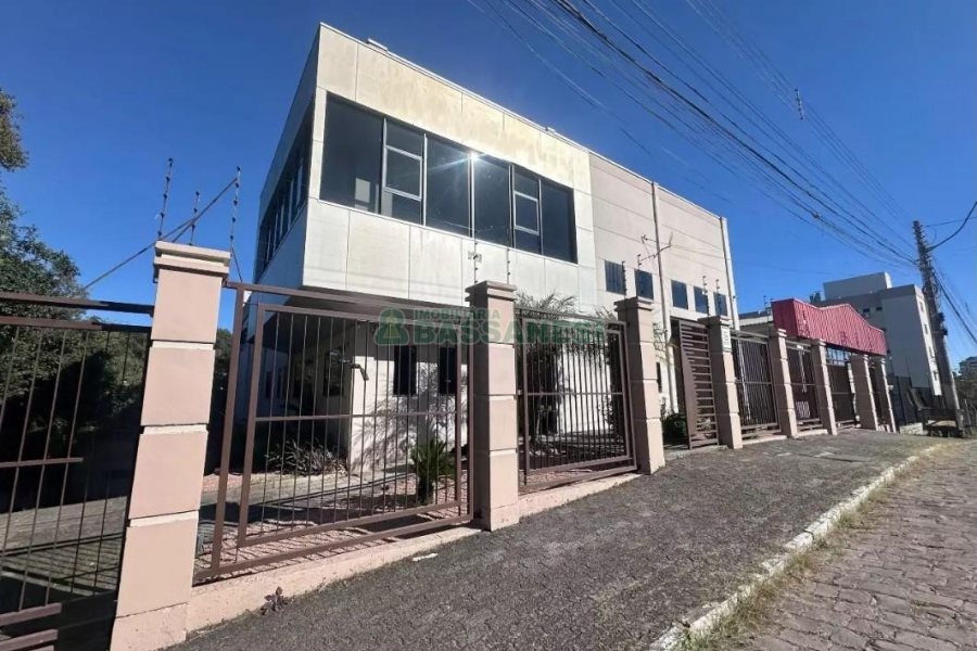 Pavilhão com 500m², 15 vagas, no bairro Charqueadas em Caxias do Sul para Alugar