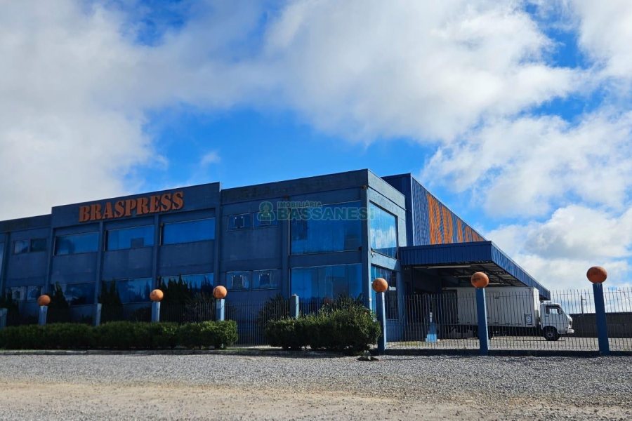 Pavilhão com 1622m², no bairro Santa Fé em Caxias do Sul para Alugar