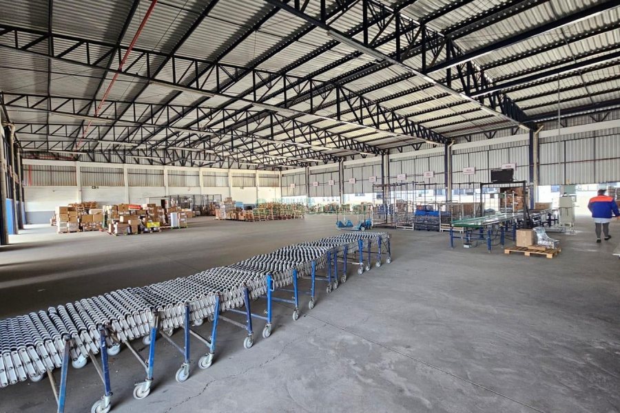 Pavilhão com 1622m², no bairro Santa Fé em Caxias do Sul para Alugar