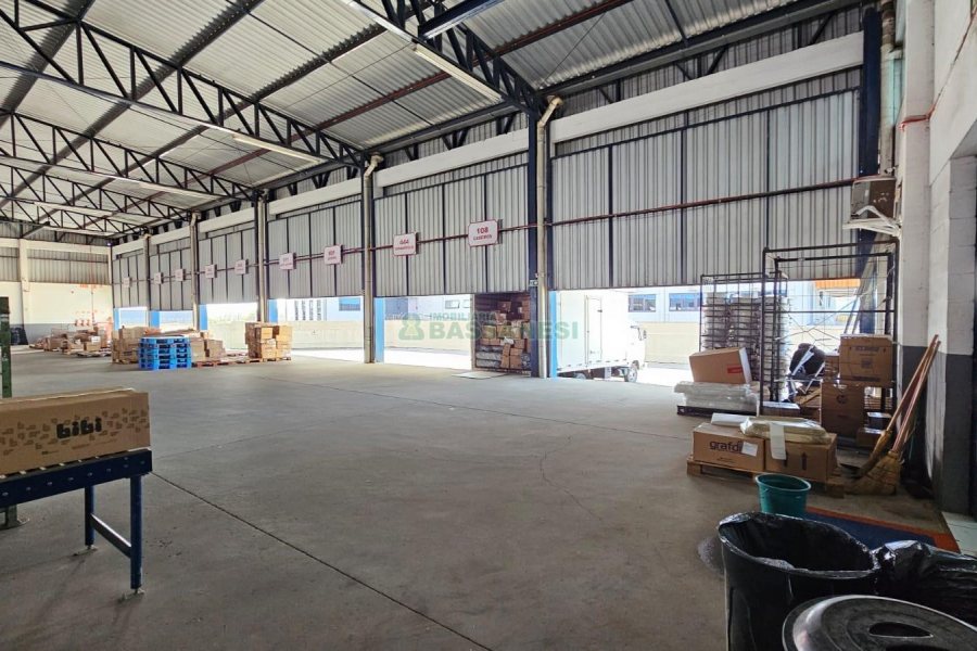 Pavilhão com 1622m², no bairro Santa Fé em Caxias do Sul para Alugar