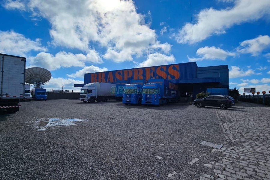 Pavilhão com 1622m², no bairro Santa Fé em Caxias do Sul para Alugar