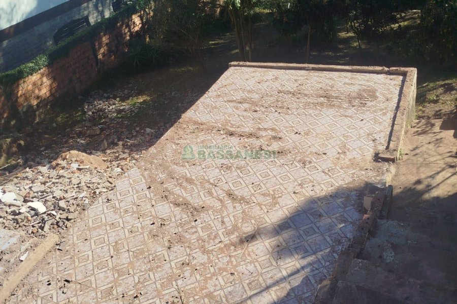 Terreno com 381m², no bairro Santa Corona em Caxias do Sul para Comprar