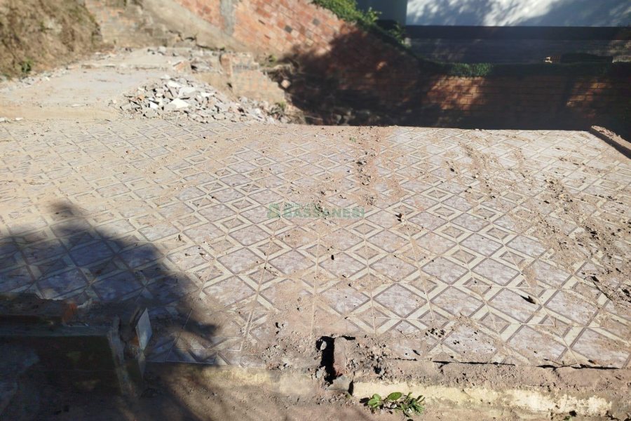 Terreno com 381m², no bairro Santa Corona em Caxias do Sul para Comprar