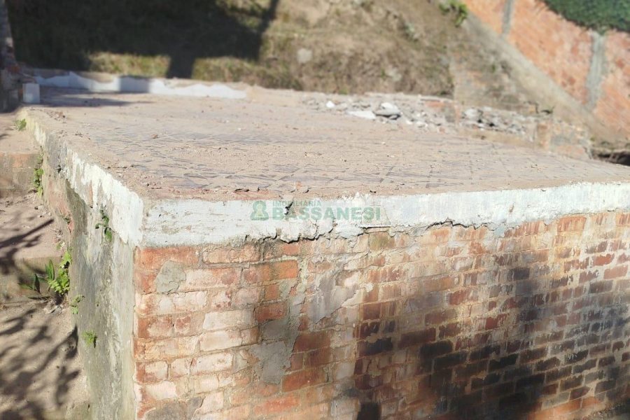 Terreno com 381m², no bairro Santa Corona em Caxias do Sul para Comprar