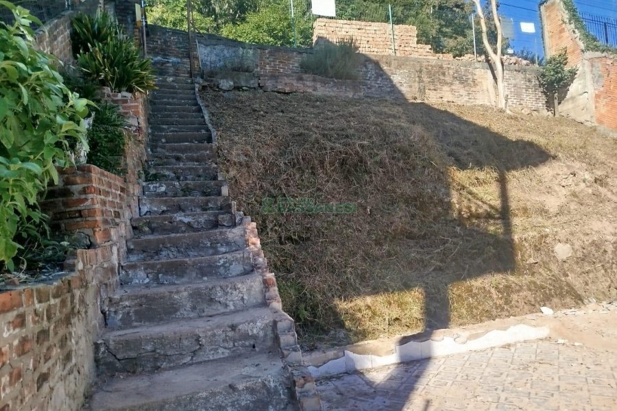Terreno com 381m², no bairro Santa Corona em Caxias do Sul para Comprar