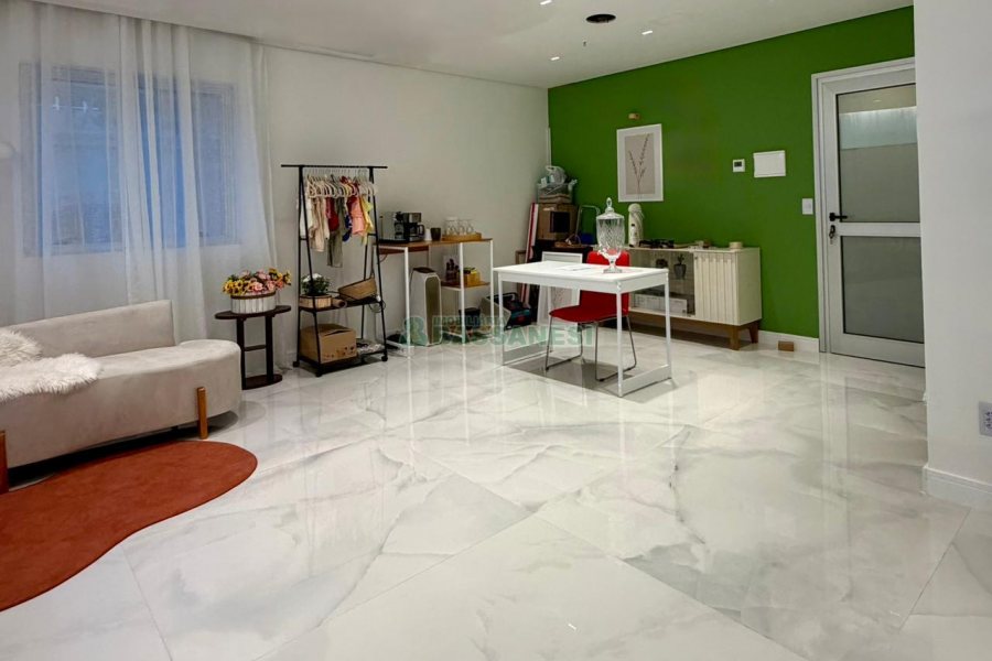 Sala com 34m², no bairro Centro em Caxias do Sul para Comprar