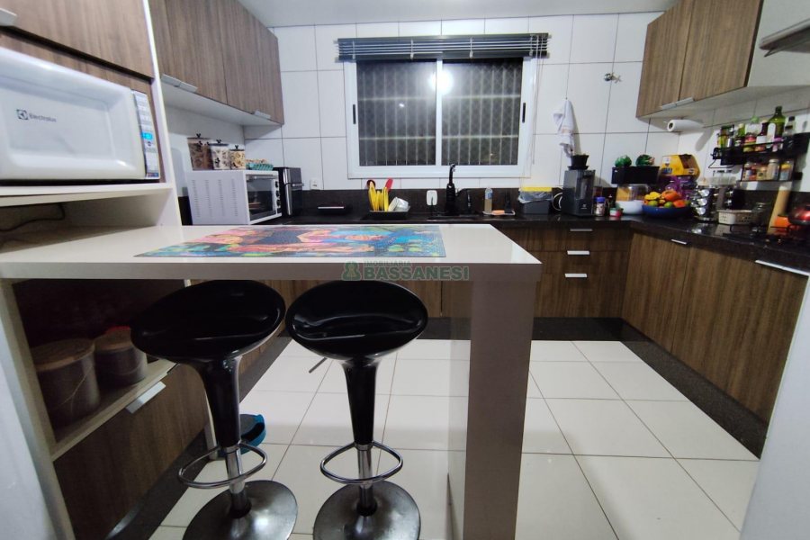 Sobrado com 99m², 2 dormitórios, 2 vagas, no bairro Ana Rech em Caxias do Sul para Comprar