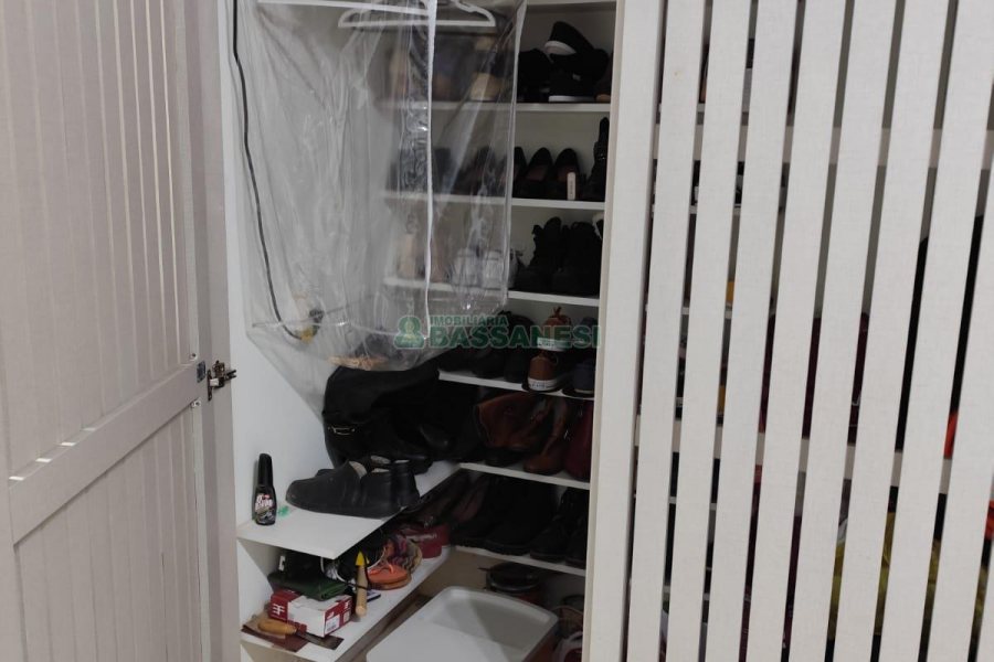 Sobrado com 99m², 2 dormitórios, 2 vagas, no bairro Ana Rech em Caxias do Sul para Comprar