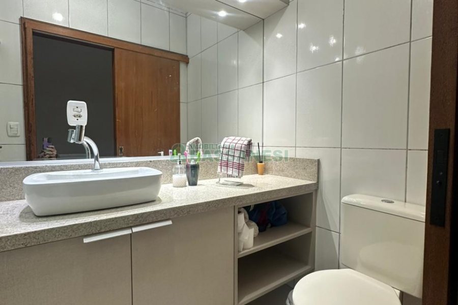 Sobrado com 99m², 2 dormitórios, 2 vagas, no bairro Ana Rech em Caxias do Sul para Comprar