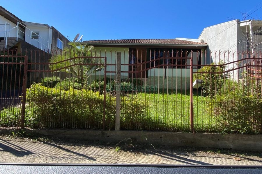 Casa Mobiliada com 90m², 3 dormitórios, 3 vagas, no bairro Desvio Rizzo em Caxias do Sul para Alugar