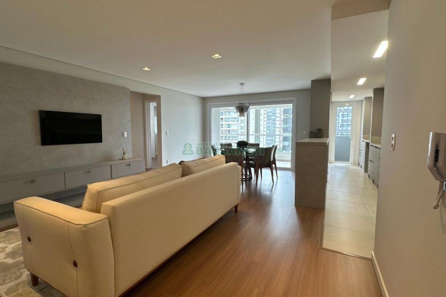 Apartamento com 125m², 3 dormitórios, 2 vagas, no bairro Madureira em Caxias do Sul para Comprar