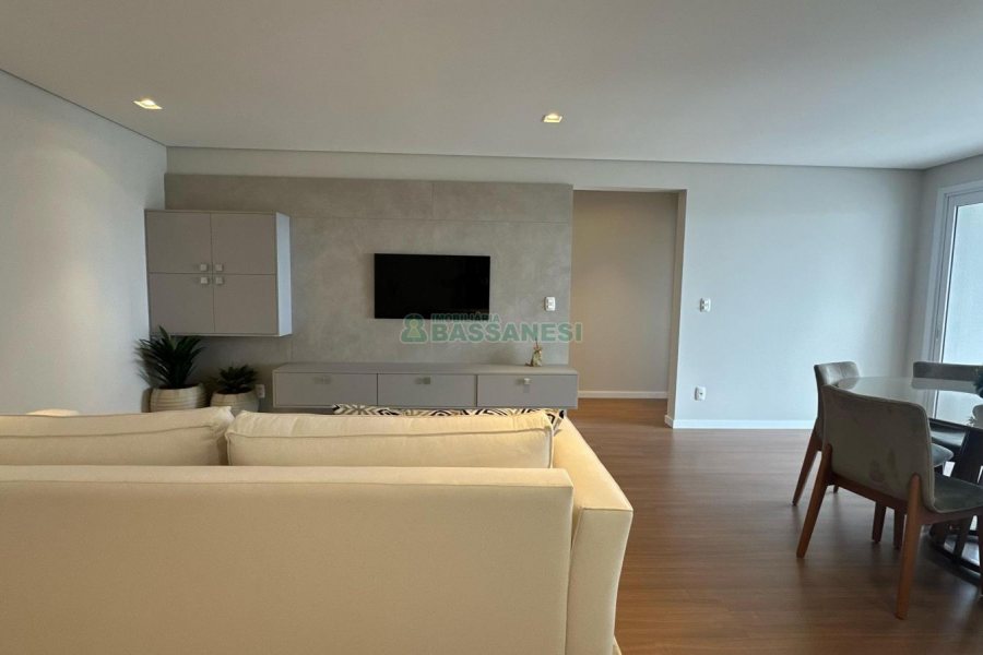 Apartamento com 125m², 3 dormitórios, 2 vagas, no bairro Madureira em Caxias do Sul para Comprar