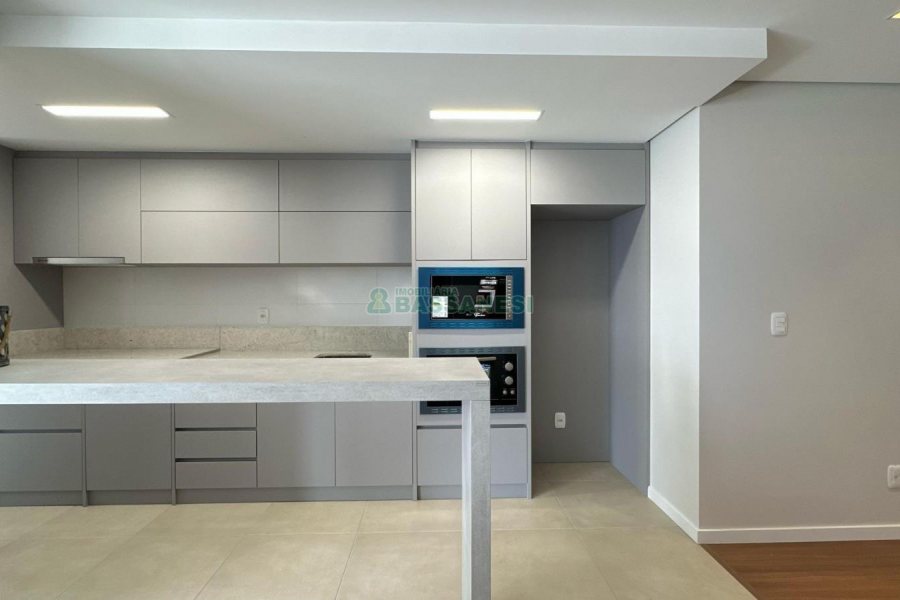 Apartamento com 125m², 3 dormitórios, 2 vagas, no bairro Madureira em Caxias do Sul para Comprar