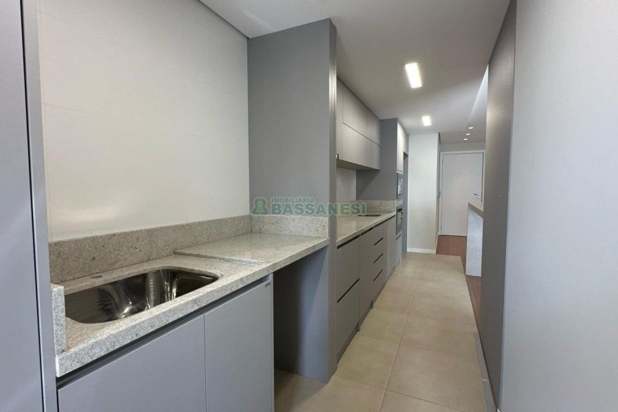 Apartamento com 125m², 3 dormitórios, 2 vagas, no bairro Madureira em Caxias do Sul para Comprar