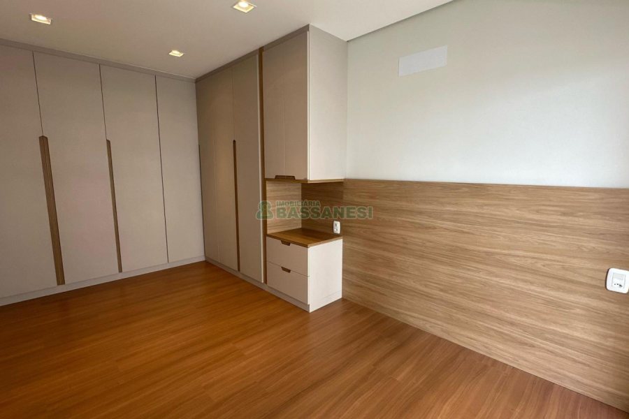 Apartamento com 125m², 3 dormitórios, 2 vagas, no bairro Madureira em Caxias do Sul para Comprar