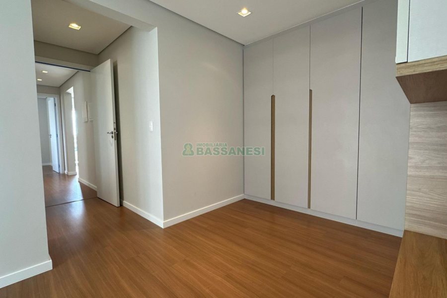 Apartamento com 125m², 3 dormitórios, 2 vagas, no bairro Madureira em Caxias do Sul para Comprar