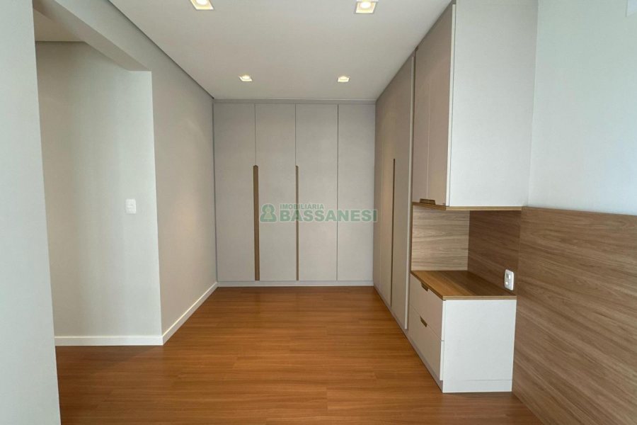 Apartamento com 125m², 3 dormitórios, 2 vagas, no bairro Madureira em Caxias do Sul para Comprar