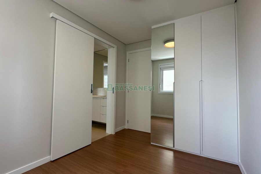 Apartamento com 125m², 3 dormitórios, 2 vagas, no bairro Madureira em Caxias do Sul para Comprar