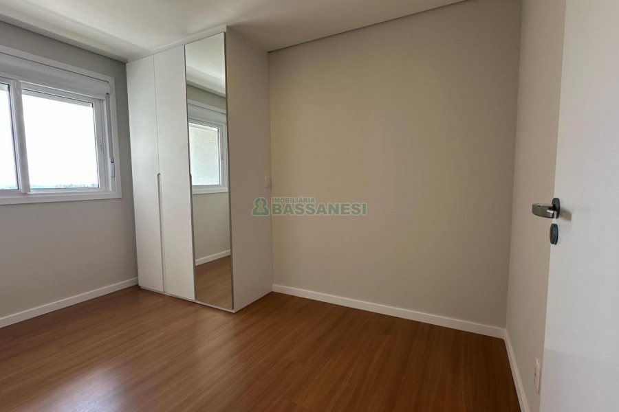 Apartamento com 125m², 3 dormitórios, 2 vagas, no bairro Madureira em Caxias do Sul para Comprar