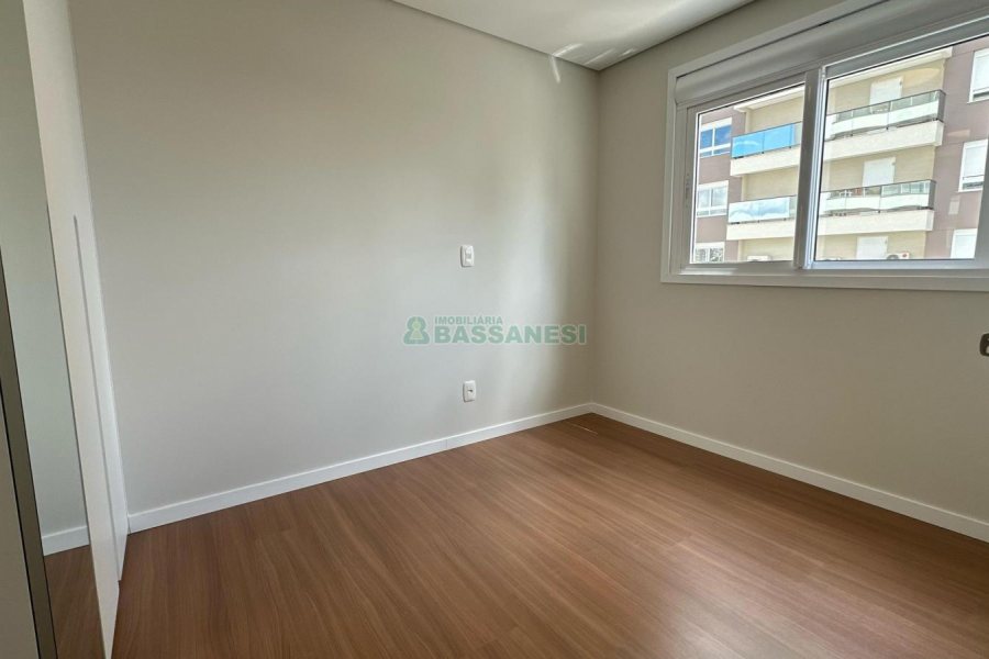 Apartamento com 125m², 3 dormitórios, 2 vagas, no bairro Madureira em Caxias do Sul para Comprar
