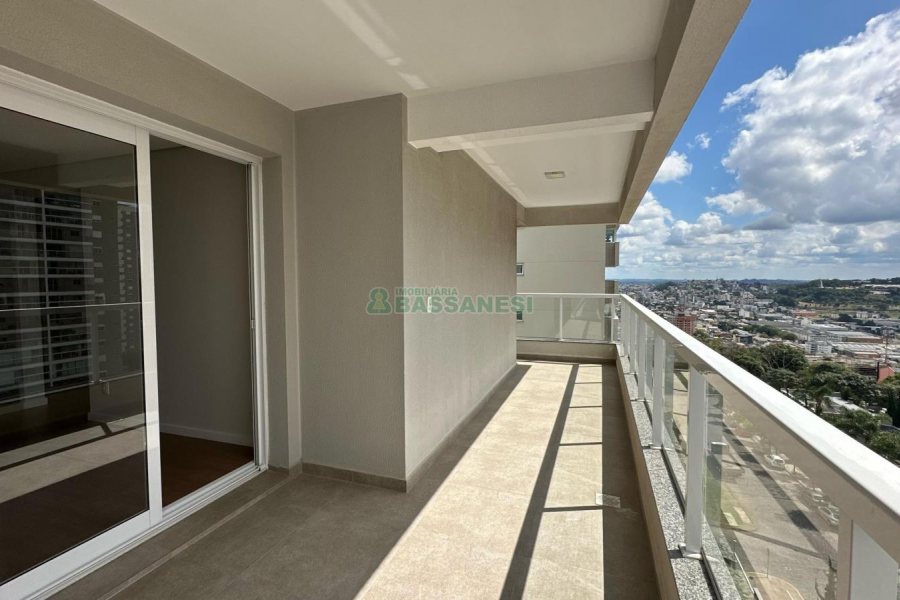 Apartamento com 125m², 3 dormitórios, 2 vagas, no bairro Madureira em Caxias do Sul para Comprar