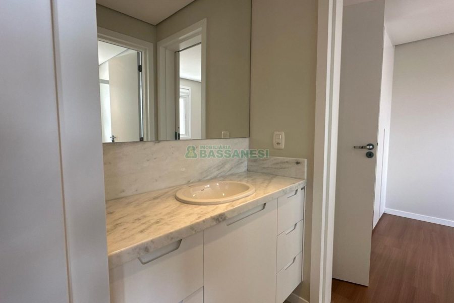 Apartamento com 125m², 3 dormitórios, 2 vagas, no bairro Madureira em Caxias do Sul para Comprar
