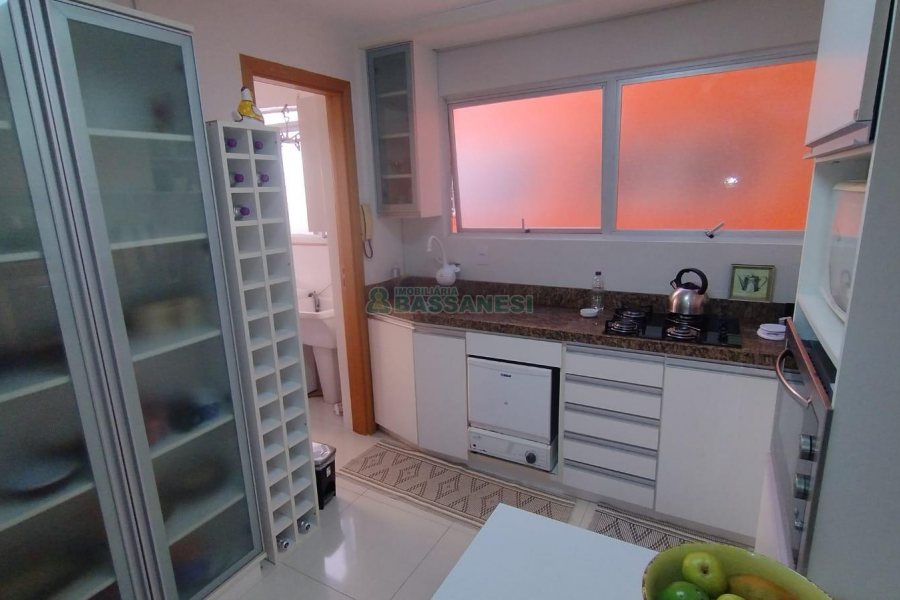Apartamento com 65m², 2 dormitórios, no bairro Madureira em Caxias do Sul para Comprar
