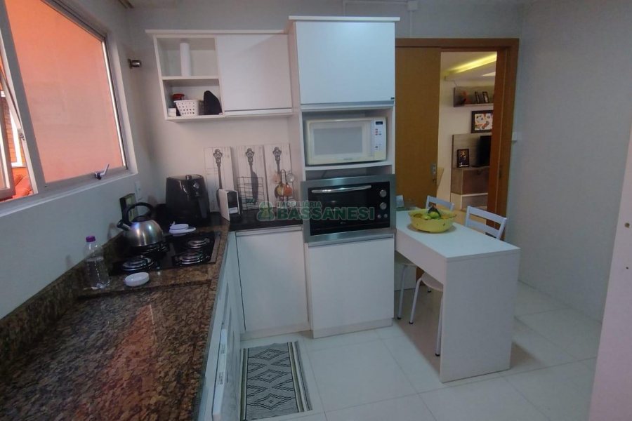 Apartamento com 65m², 2 dormitórios, no bairro Madureira em Caxias do Sul para Comprar