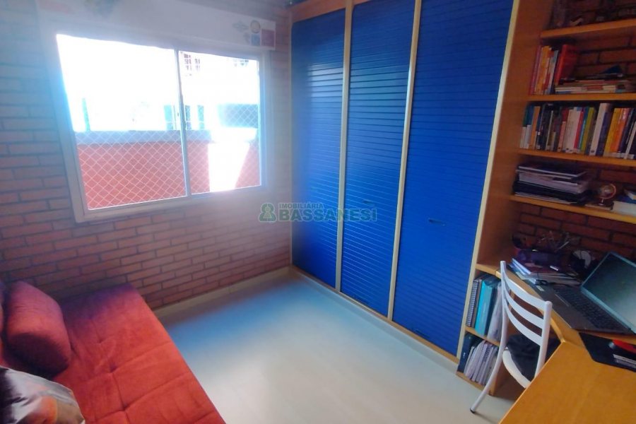 Apartamento com 65m², 2 dormitórios, no bairro Madureira em Caxias do Sul para Comprar