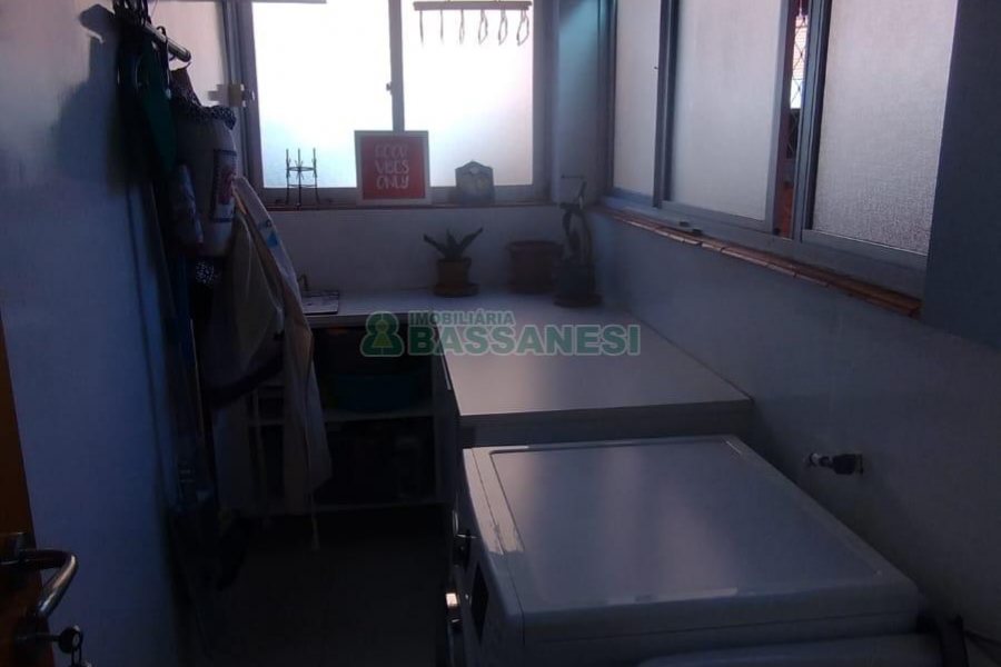 Apartamento com 65m², 2 dormitórios, no bairro Madureira em Caxias do Sul para Comprar