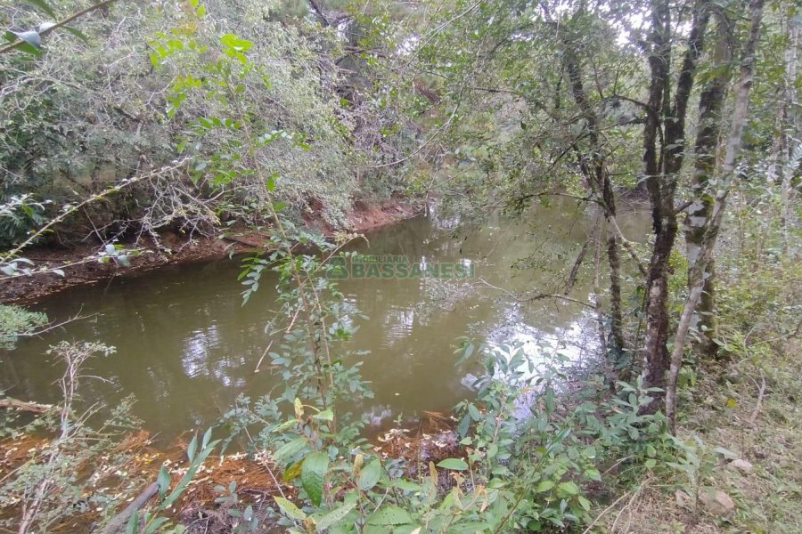Chácara com 63810m², no bairro Cruzeiro em Caxias do Sul para Comprar