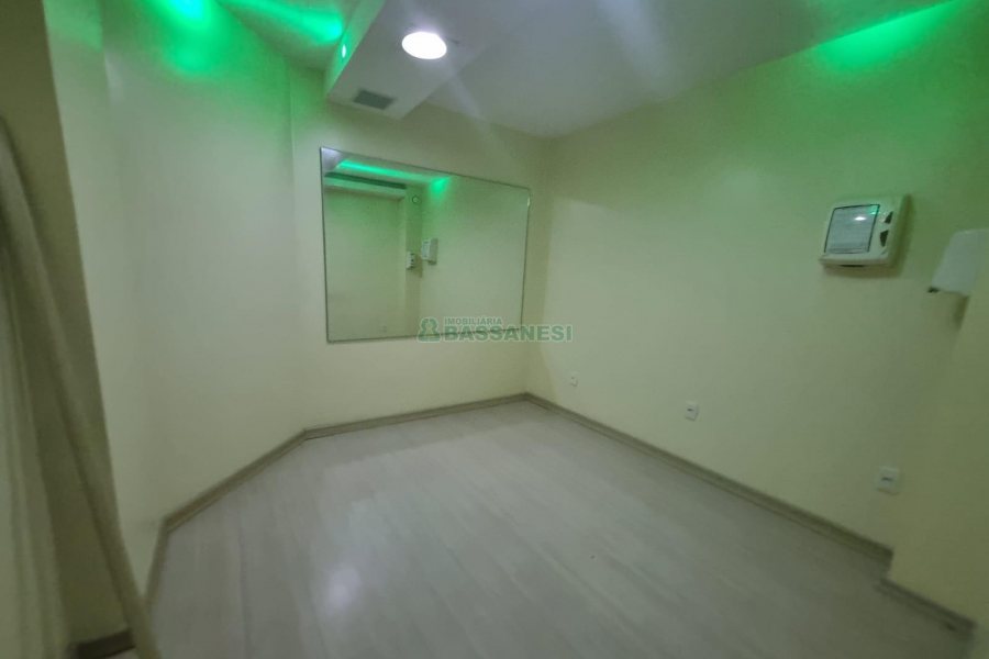 Loja com 560m², no bairro Lourdes em Caxias do Sul para Alugar