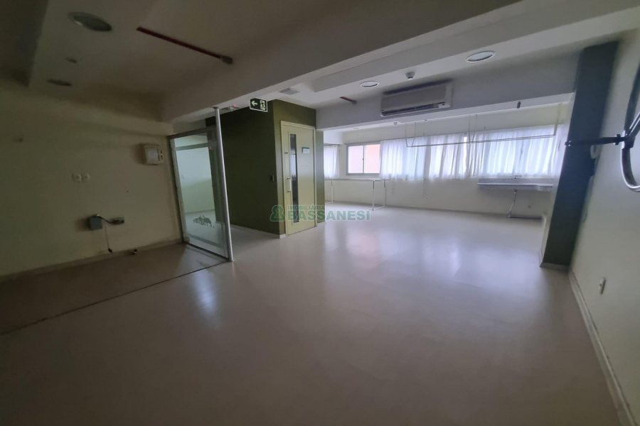 Loja com 560m², no bairro Lourdes em Caxias do Sul para Alugar
